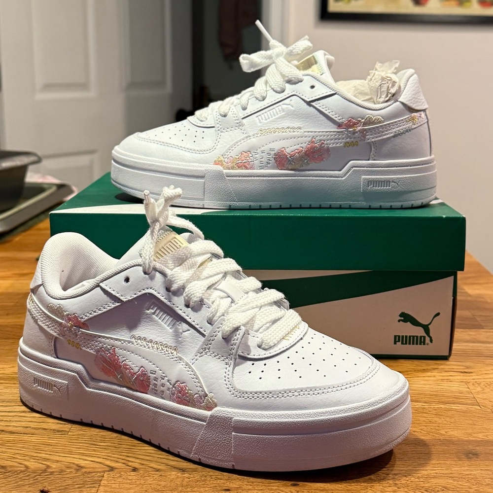 White embroidered PUMA Sneakers